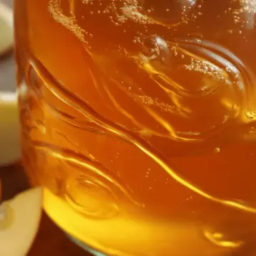 How to Make Apple Cider Vinegar from Scraps