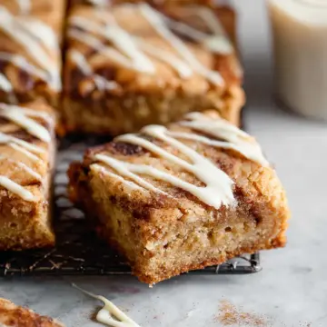 Cinnamon Roll Blondies